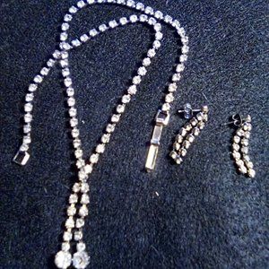 Beauty Rhinestone set Necklace N Earrings
